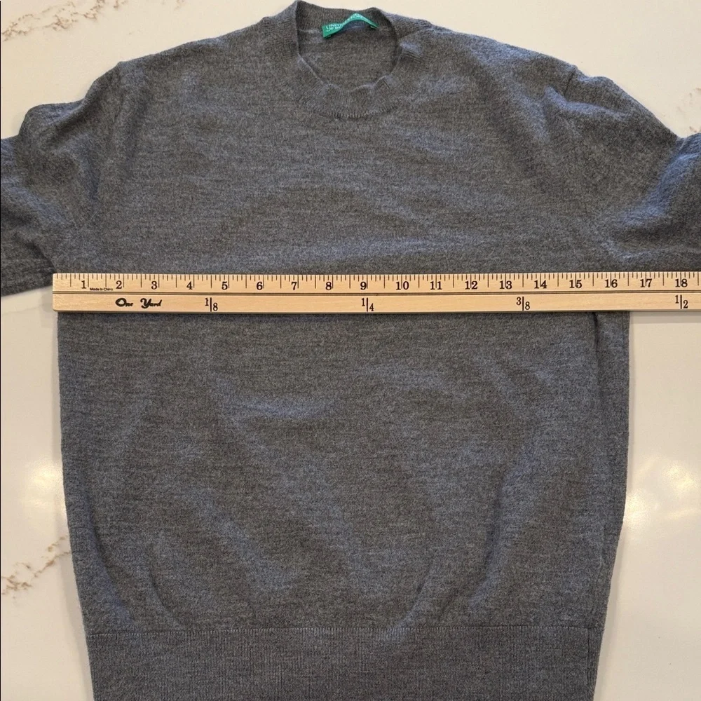 Boy’s United Colors Of Benetton Gray Crewneck Sweater Size M